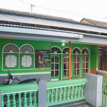 Gandrung Payungan Family Inn Banyuwangi  Exteriör bild
