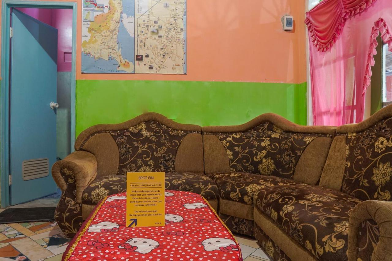 Gandrung Payungan Family Inn Banyuwangi  Exteriör bild
