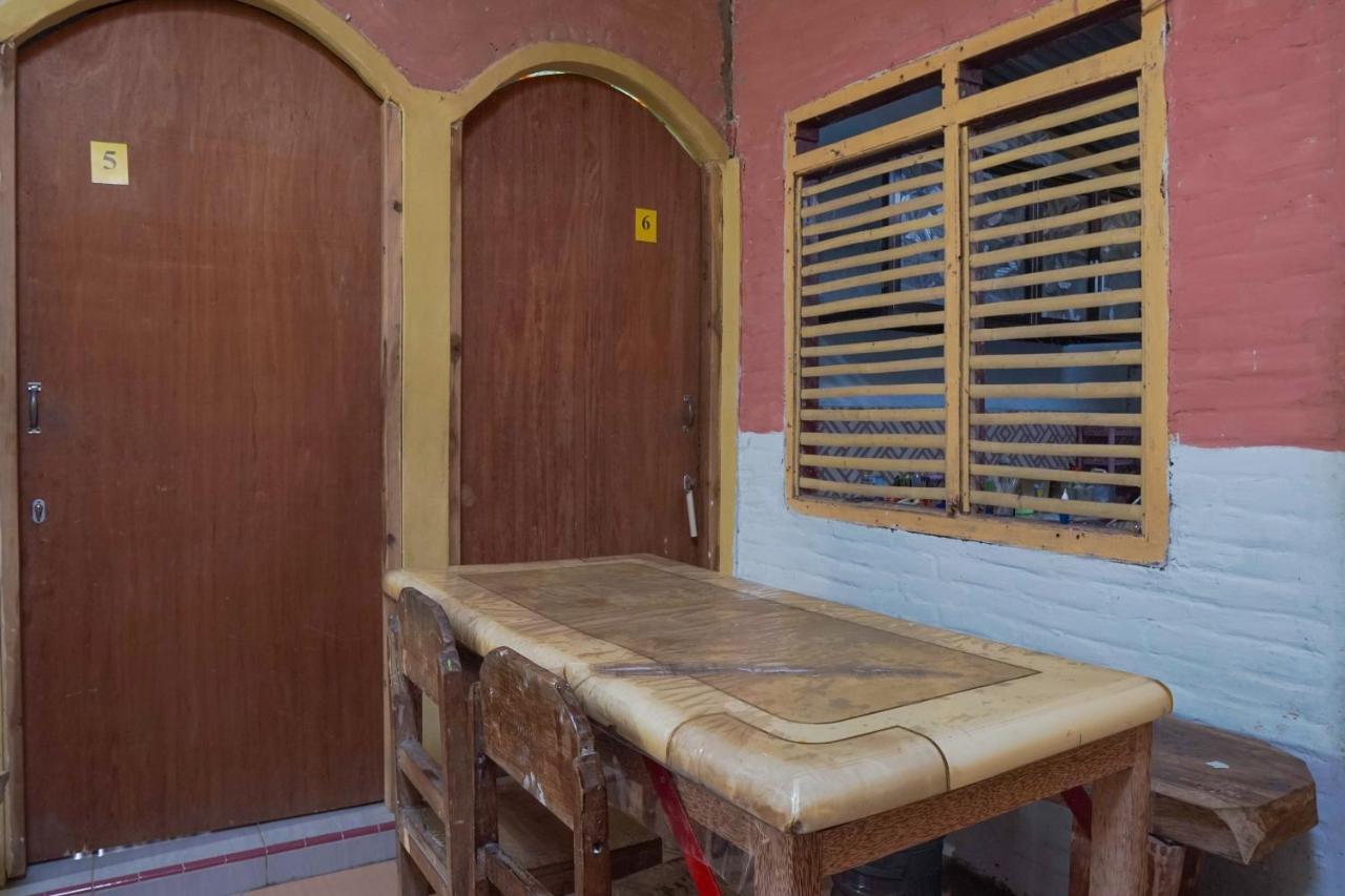 Gandrung Payungan Family Inn Banyuwangi  Exteriör bild